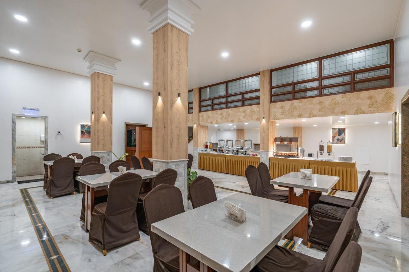 Hotel Apex Surat Exterior foto