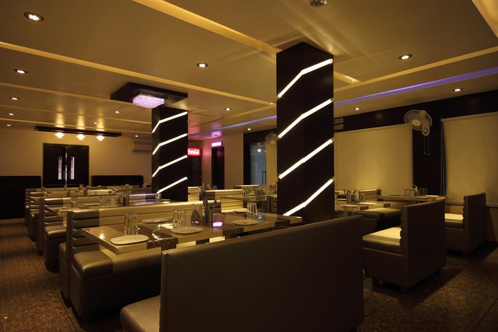 Hotel Apex Surat Exterior foto