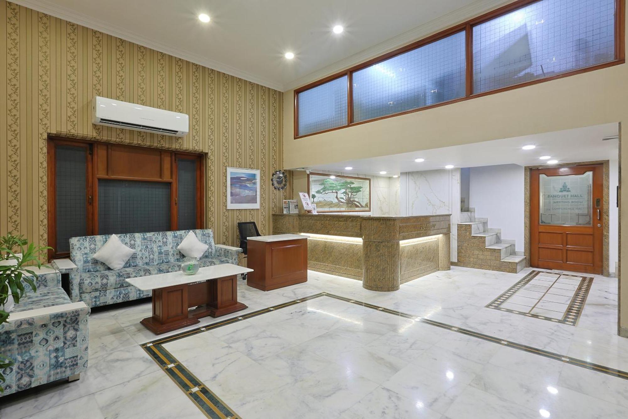 Hotel Apex Surat Exterior foto