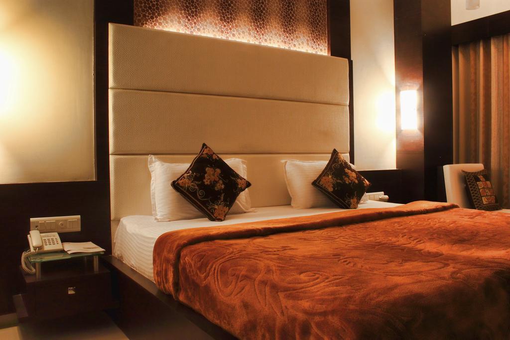 Hotel Apex Surat Cameră foto