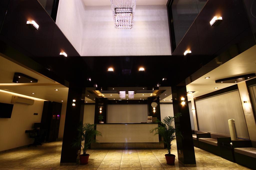 Hotel Apex Surat Exterior foto